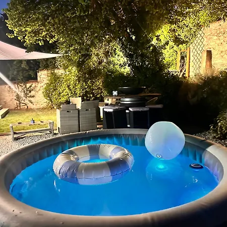 Holiday home La Maison De La Fontaine - Jacuzzi And Petanque Nimes