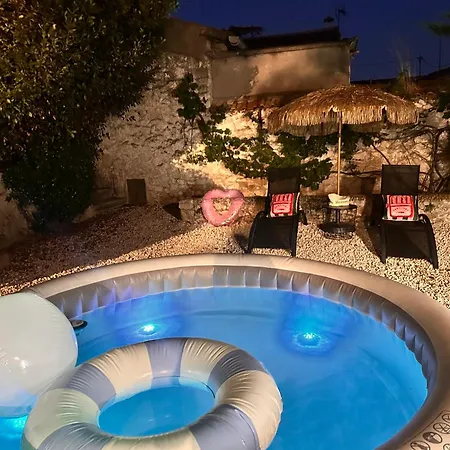 Holiday home La Maison De La Fontaine - Jacuzzi And Petanque