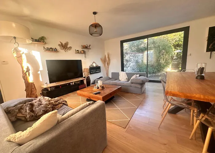 Holiday home La Maison De La Fontaine - Jacuzzi And Petanque