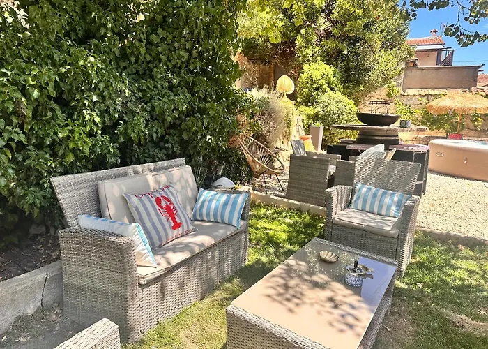 La Maison De La Fontaine - Jacuzzi And Petanque Holiday home