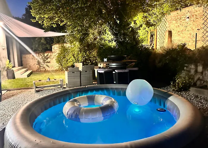 Holiday home La Maison De La Fontaine - Jacuzzi And Petanque Nimes