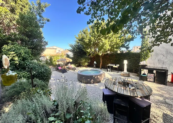 Holiday home La Maison De La Fontaine - Jacuzzi And Petanque