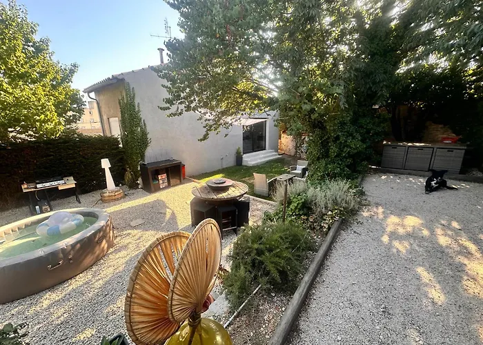 Holiday home La Maison De La Fontaine - Jacuzzi And Petanque Nimes